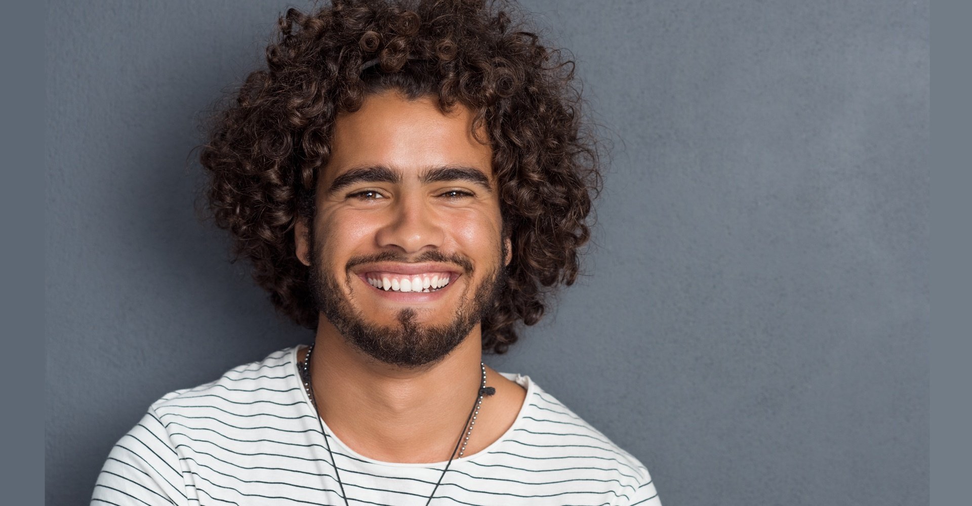 Cabelo cacheado masculino